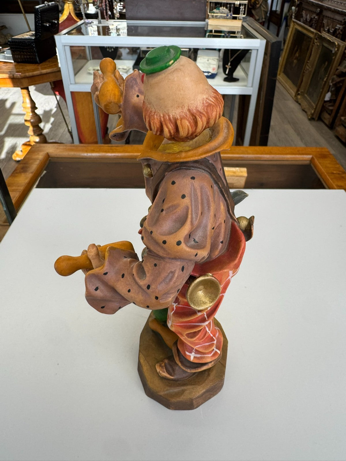 Neuzeitige Skulptur aus Holz 28cm Clown handbemalt