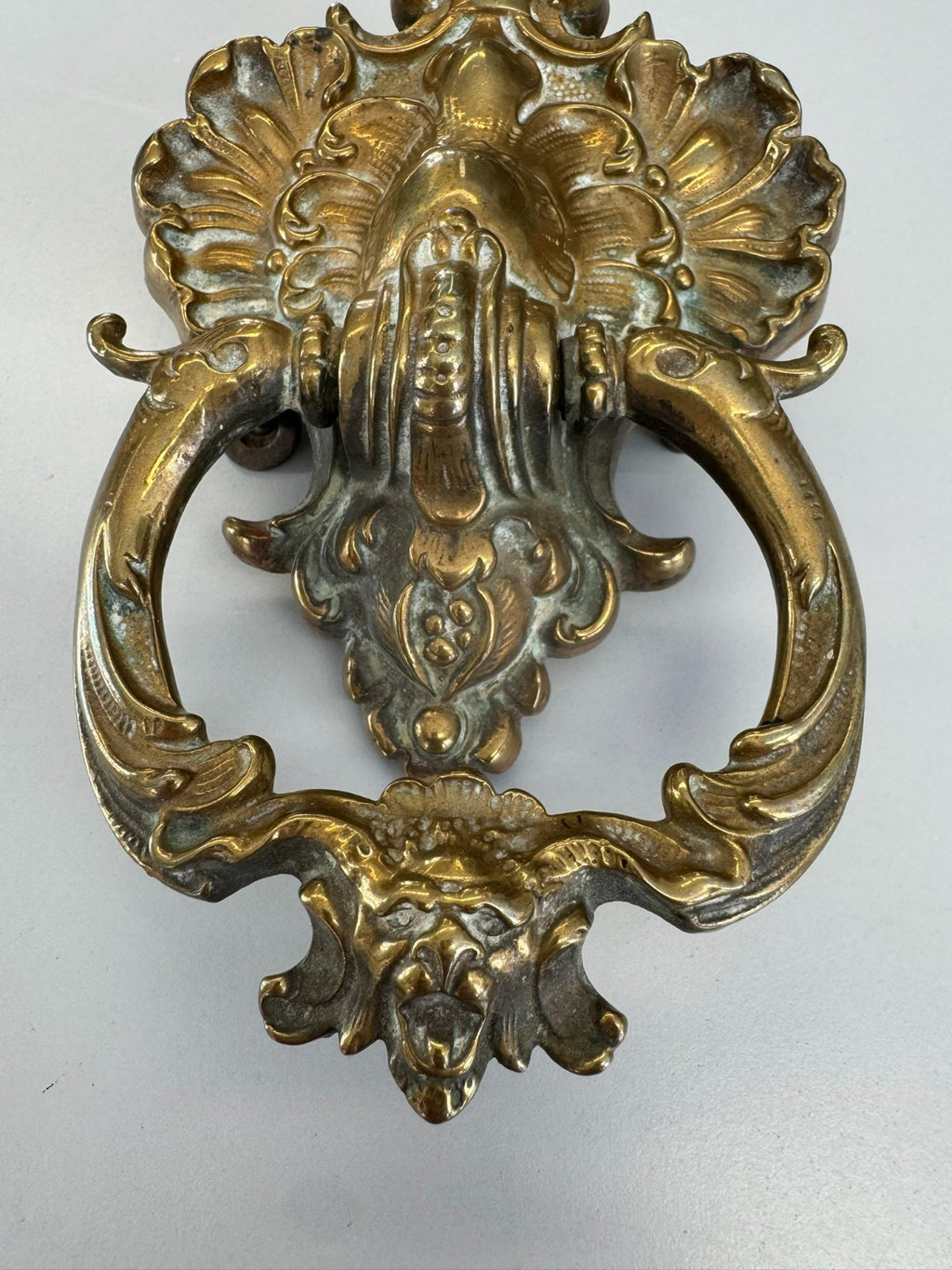 Antike Türapplike Kopf eines Mannes aus Messing um 1880 Türklopfer