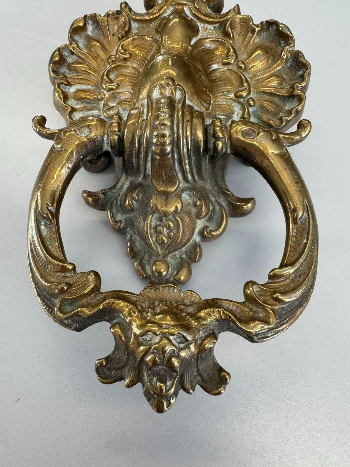 Antike Türapplike Kopf eines Mannes aus Messing um 1880 Türklopfer