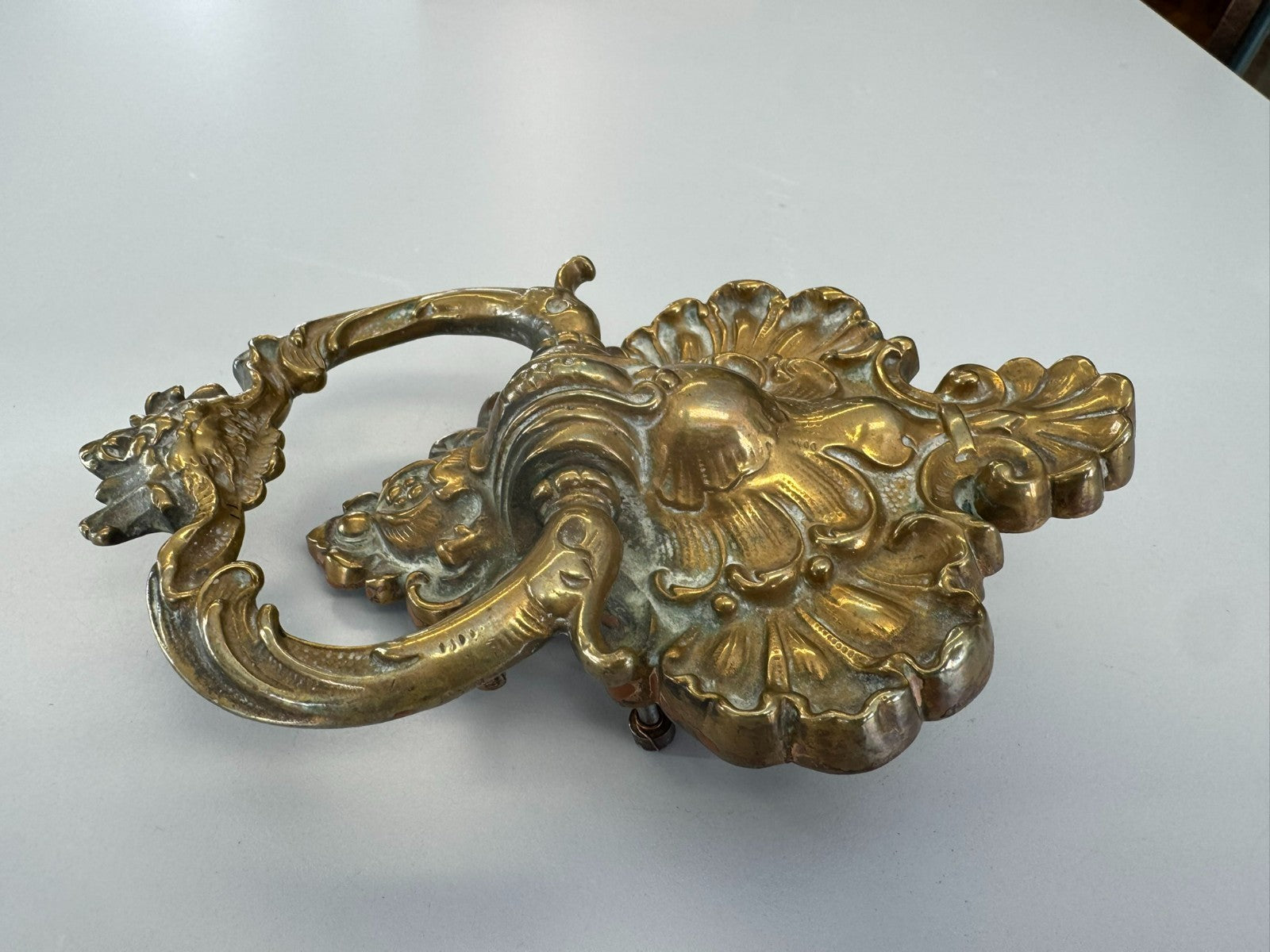 Antike Türapplike Kopf eines Mannes aus Messing um 1880 Türklopfer