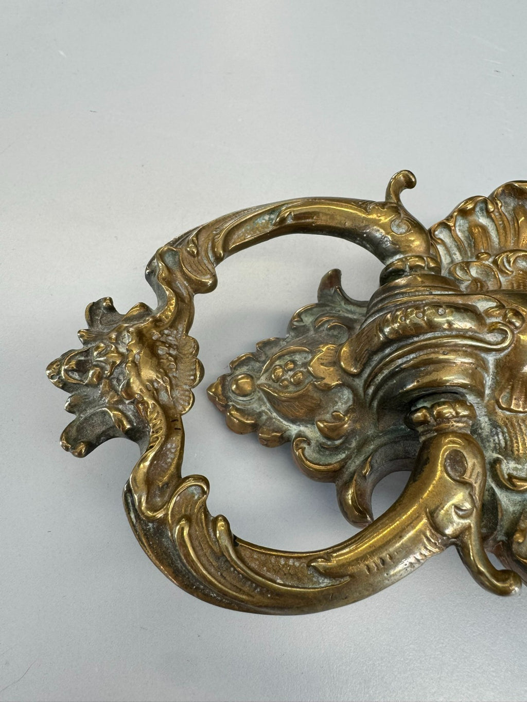 Antike Türapplike Kopf eines Mannes aus Messing um 1880 Türklopfer