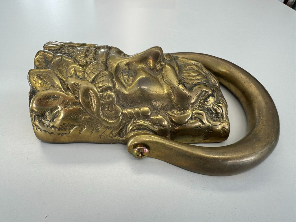 Antike Türapplike Kopf eines Mannes aus Messing um 1880 Türklopfer