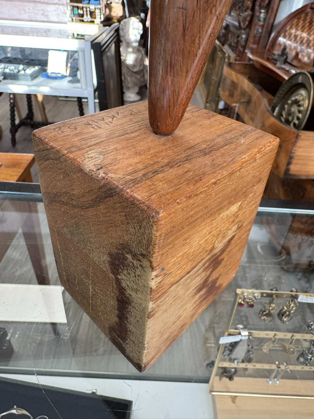 Sakari Pikälä Holz Skulptur der Fisch auf Podest