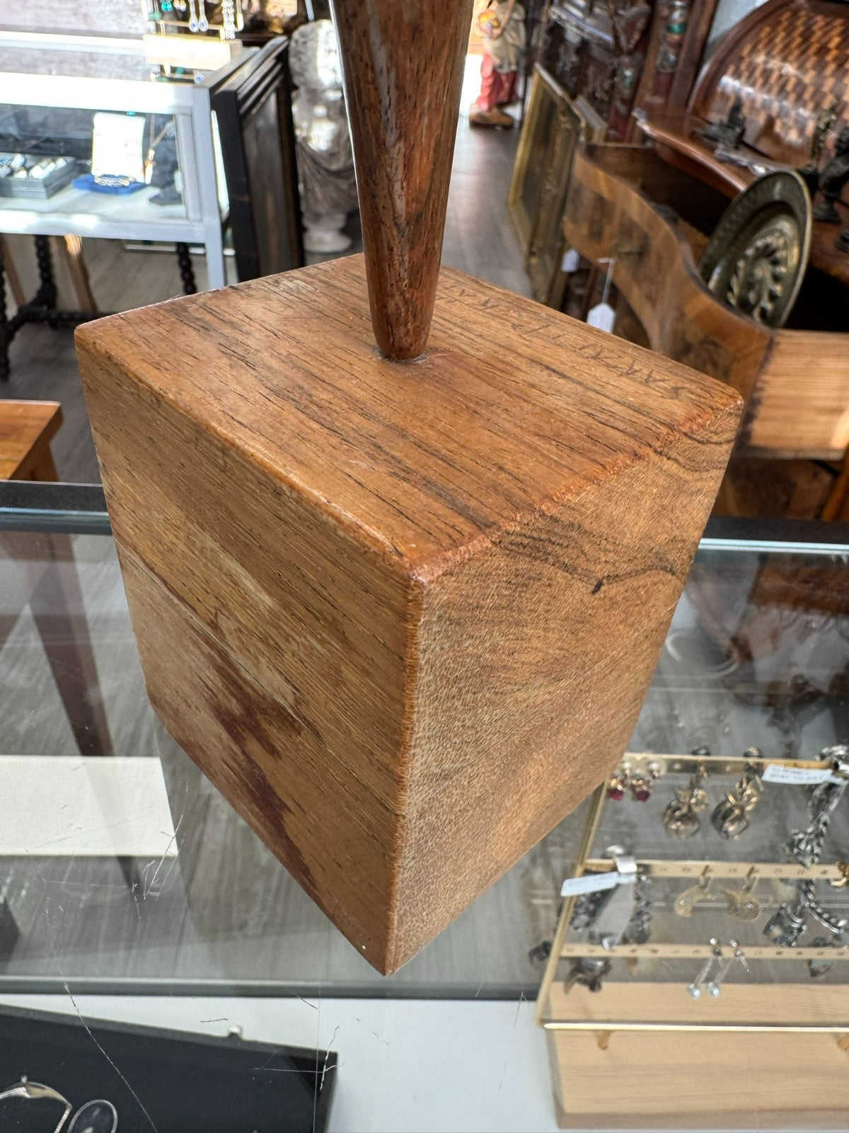 Sakari Pikälä Holz Skulptur der Fisch auf Podest