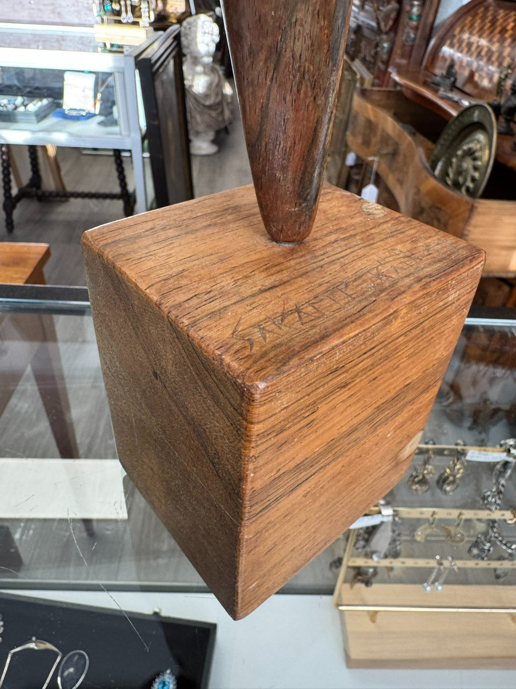 Sakari Pikälä Holz Skulptur der Fisch auf Podest