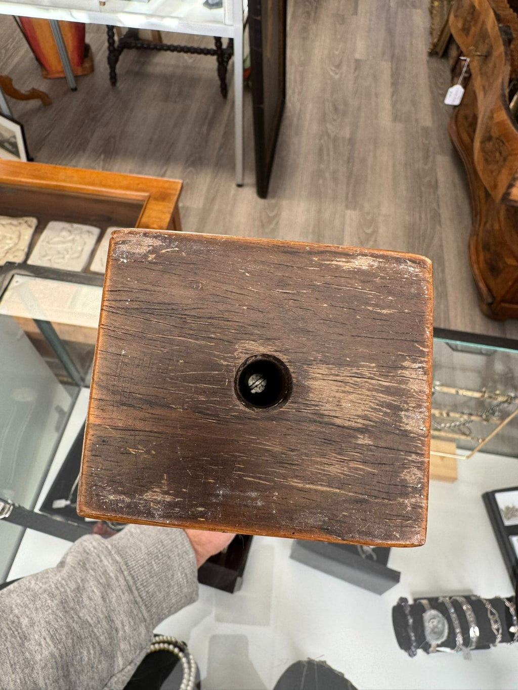 Sakari Pikälä Holz Skulptur der Fisch auf Podest