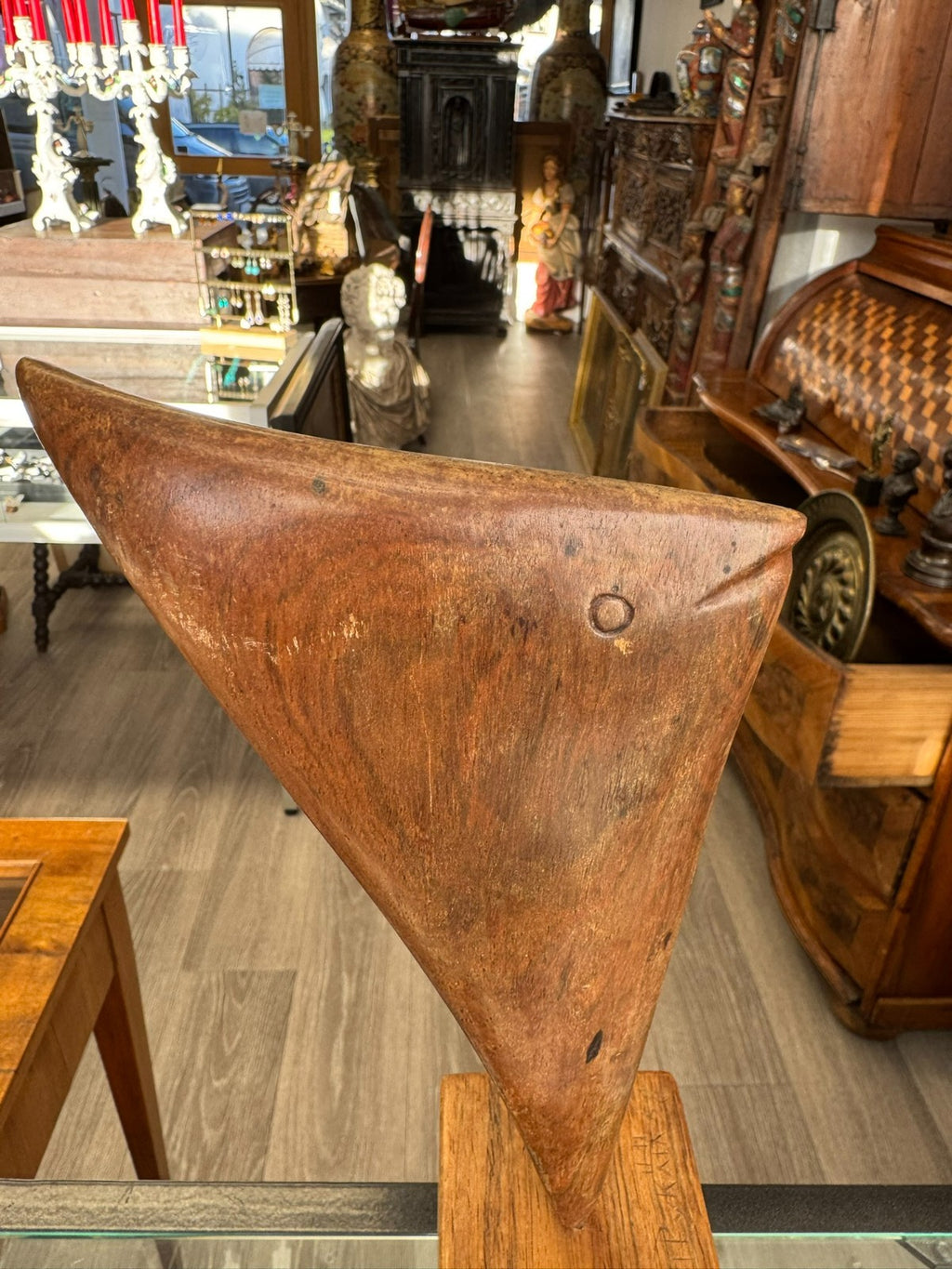 Sakari Pikälä Holz Skulptur der Fisch auf Podest