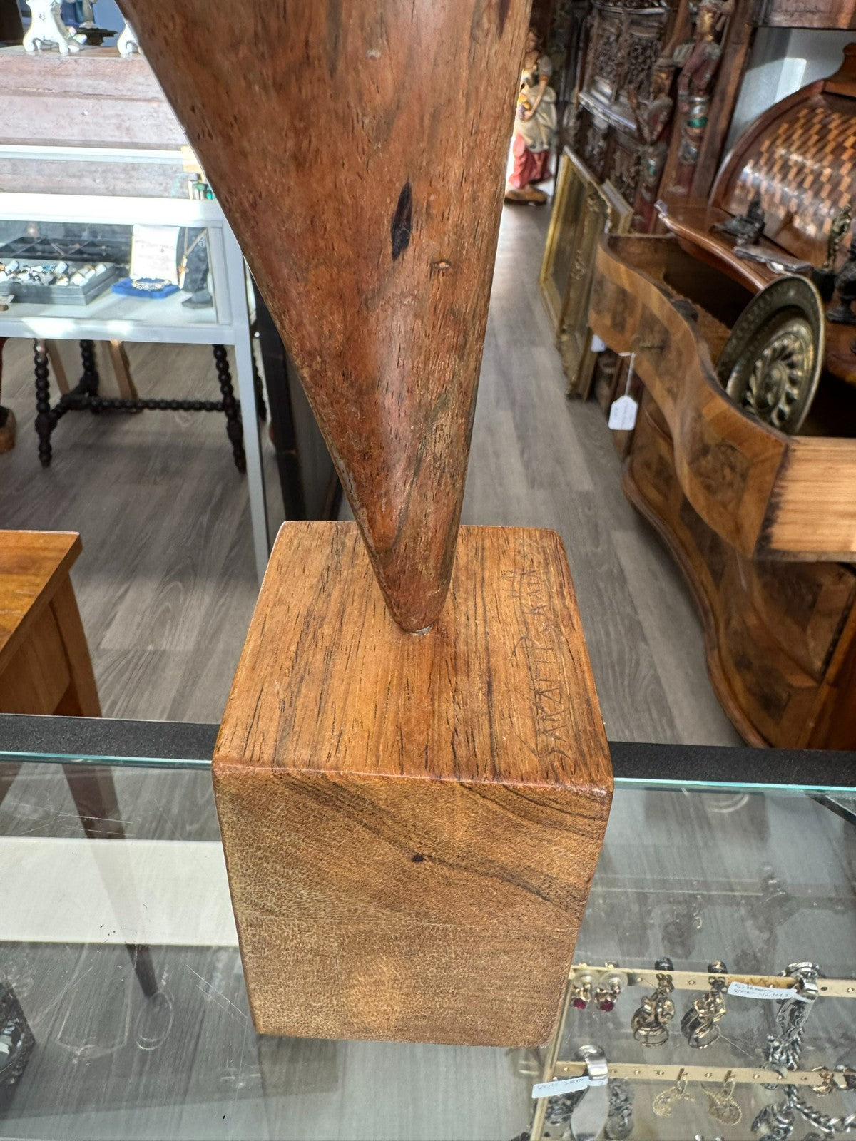 Sakari Pikälä Holz Skulptur der Fisch auf Podest