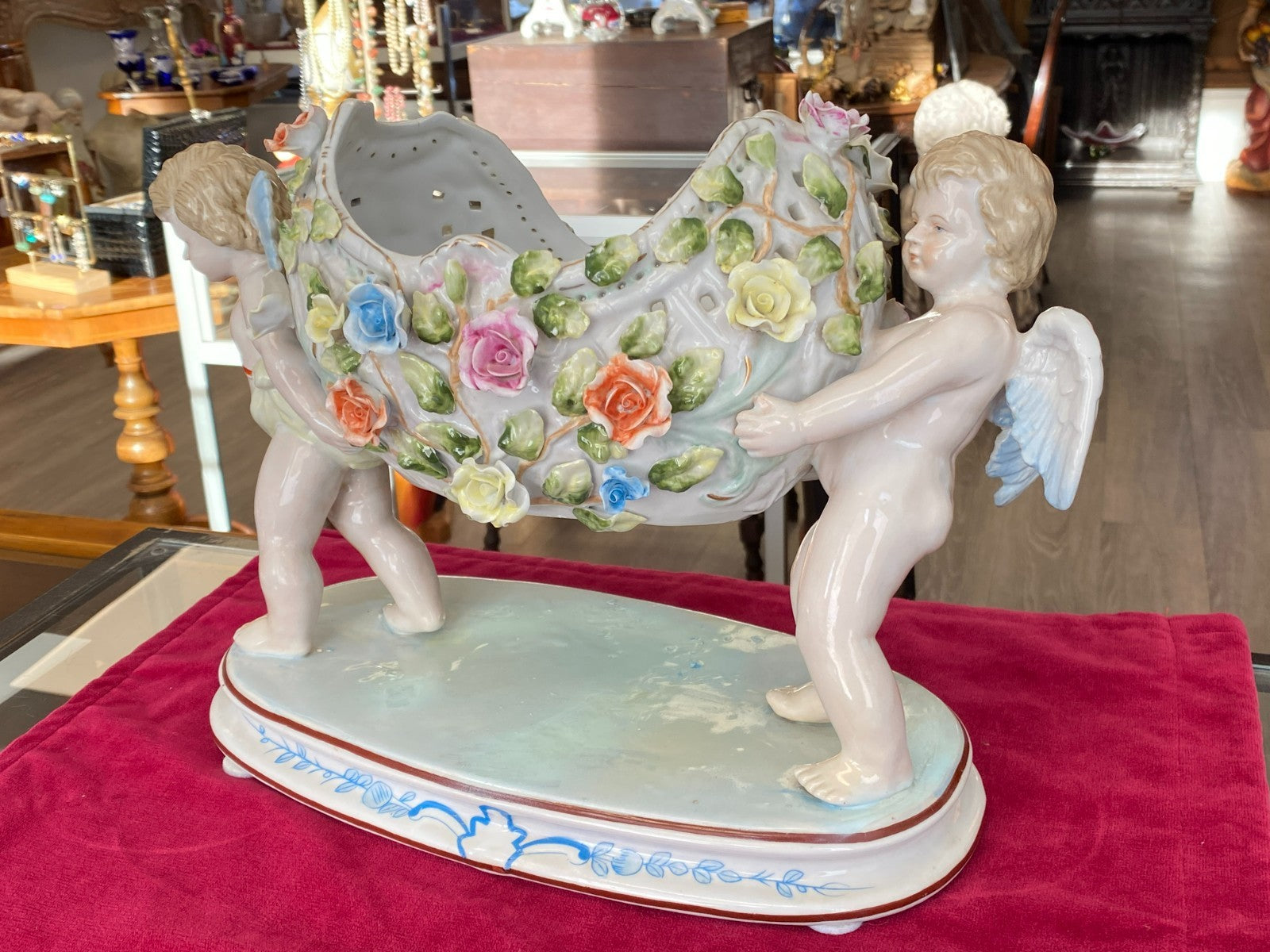 Sehr grosse Porzellan Jardiniere mit Putti
