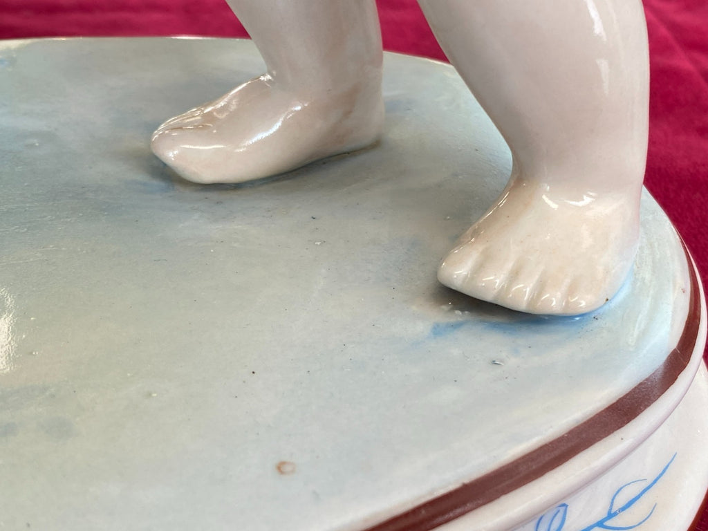 Sehr grosse Porzellan Jardiniere mit Putti