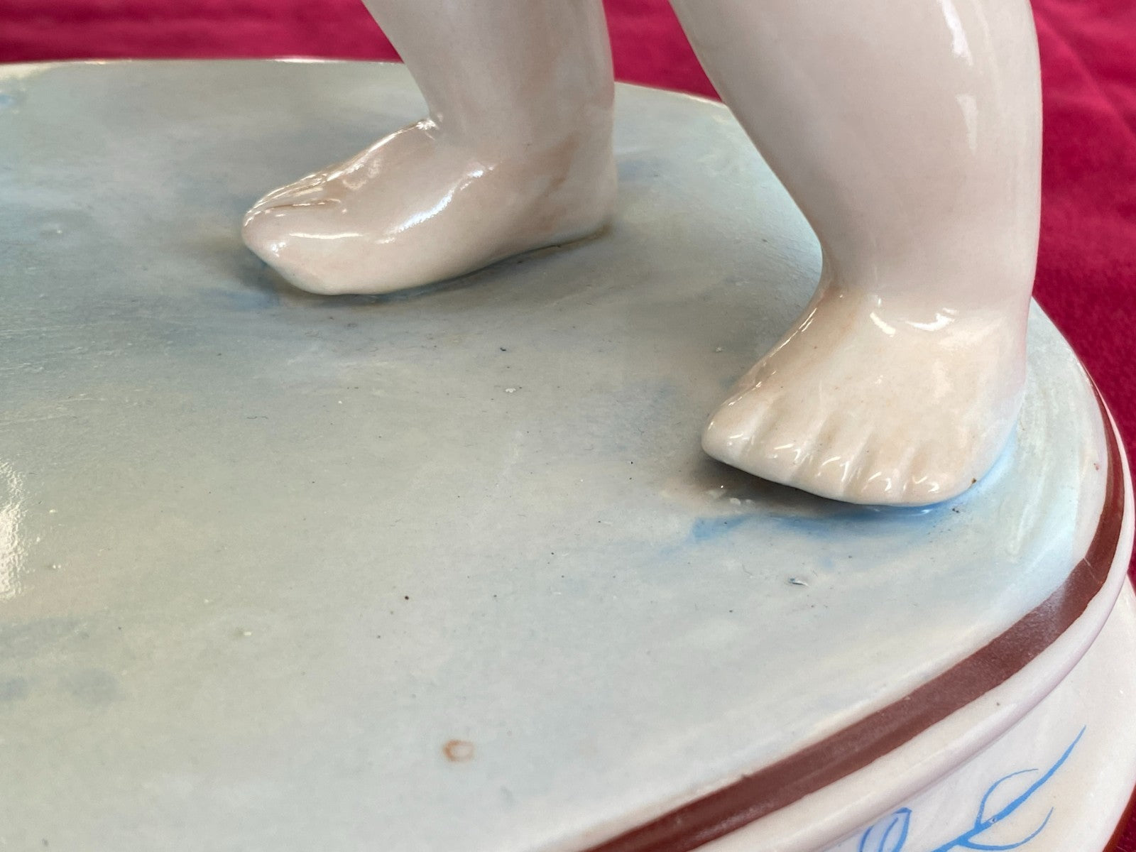 Sehr grosse Porzellan Jardiniere mit Putti