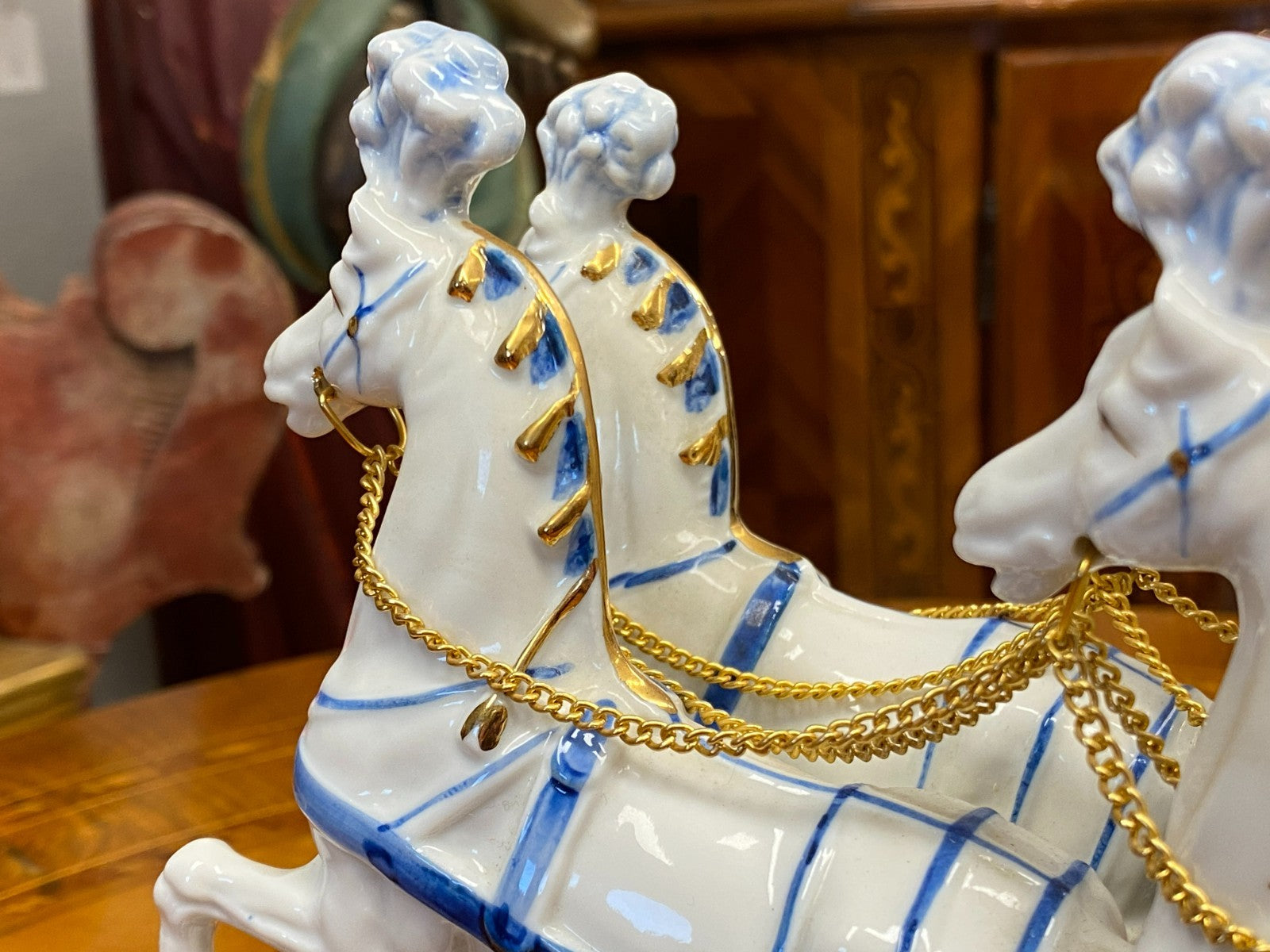 Rokoko Szenerie Personen mit Kutsche und Pferden aus Porzellan