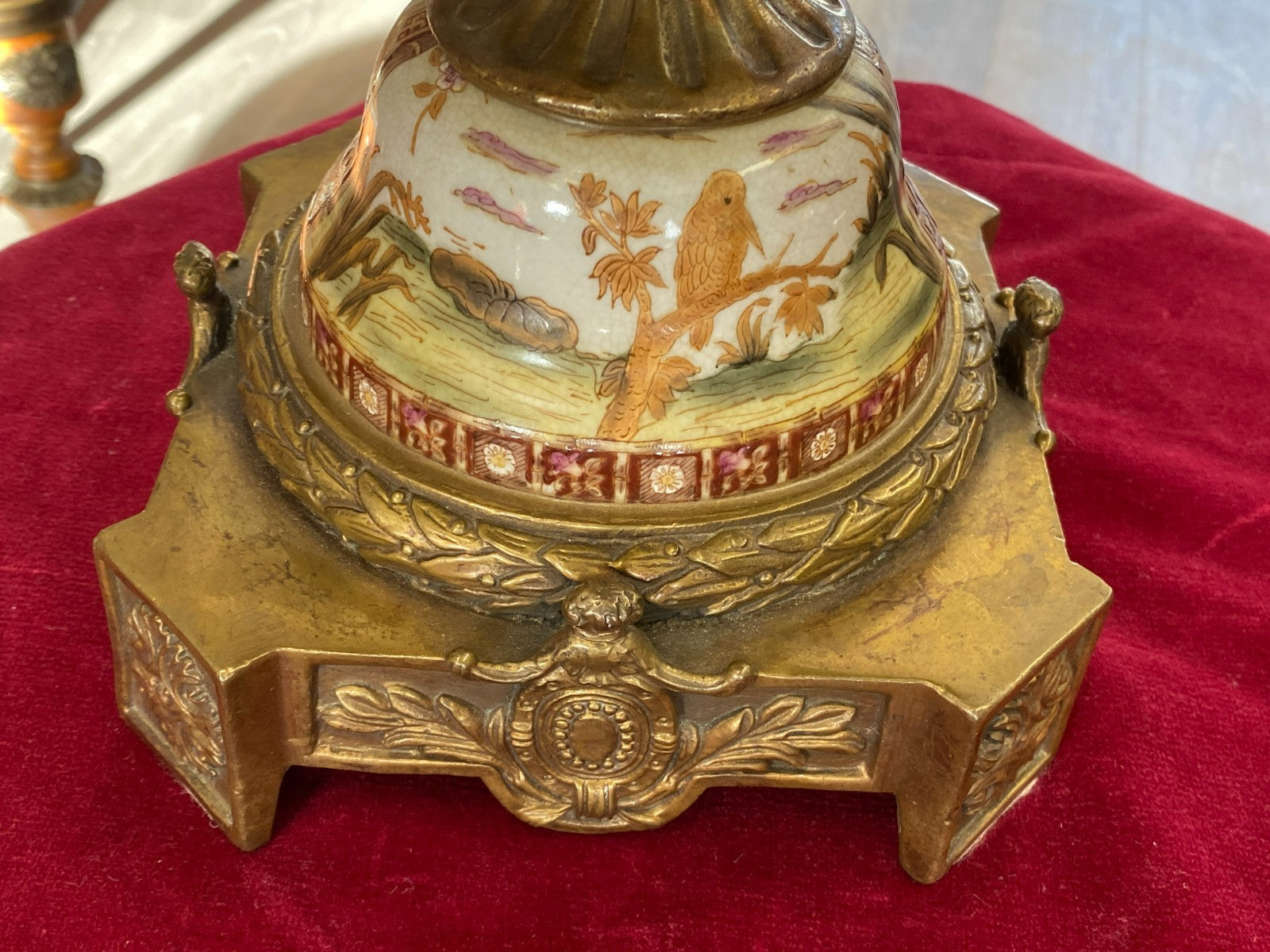 Antikes Cachepot aus Porzellan Japan mit Vergoldeter Metall Montur