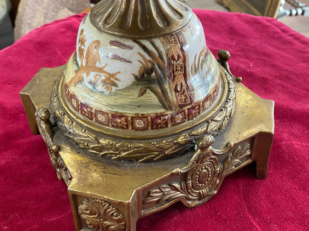 Antikes Cachepot aus Porzellan Japan mit Vergoldeter Metall Montur