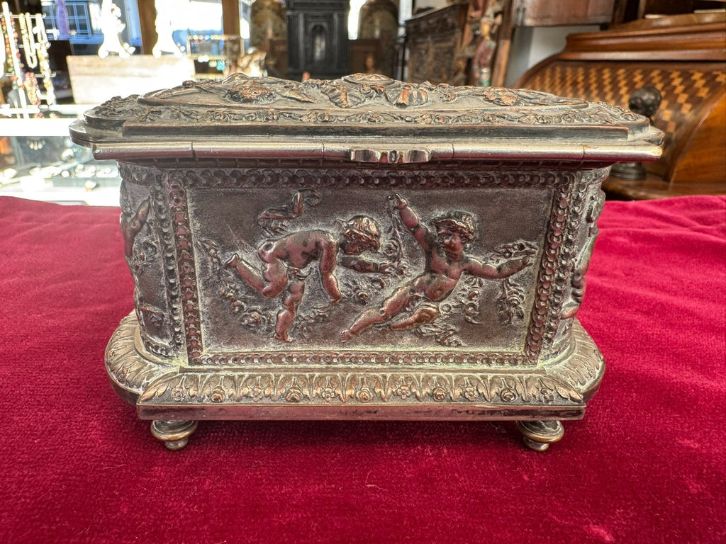 Antike Historismus Dose Schatulle mit Putti Metall versilbert