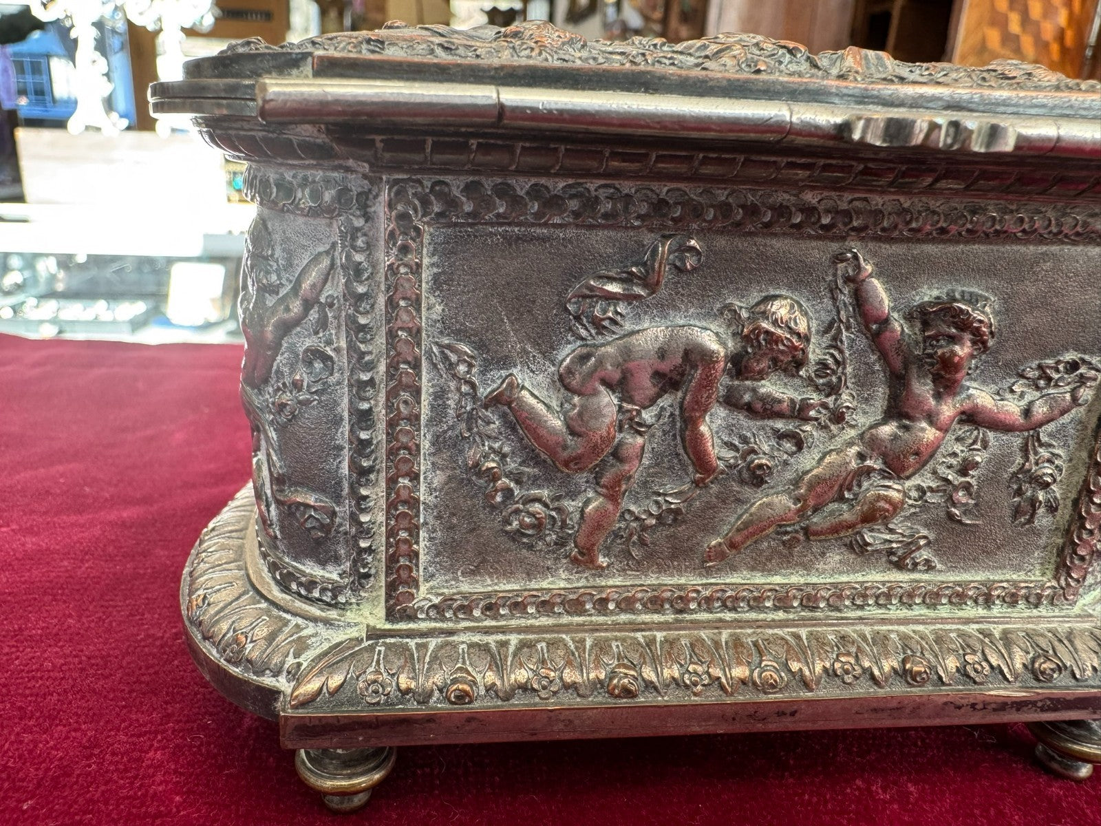 Antike Historismus Dose Schatulle mit Putti Metall versilbert