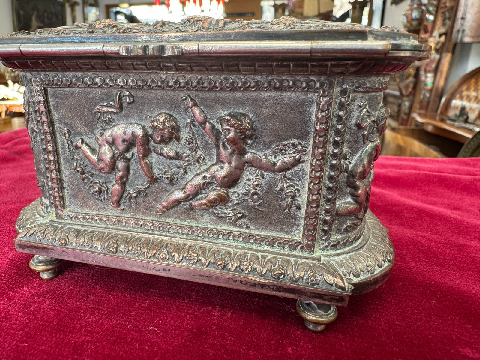 Antike Historismus Dose Schatulle mit Putti Metall versilbert