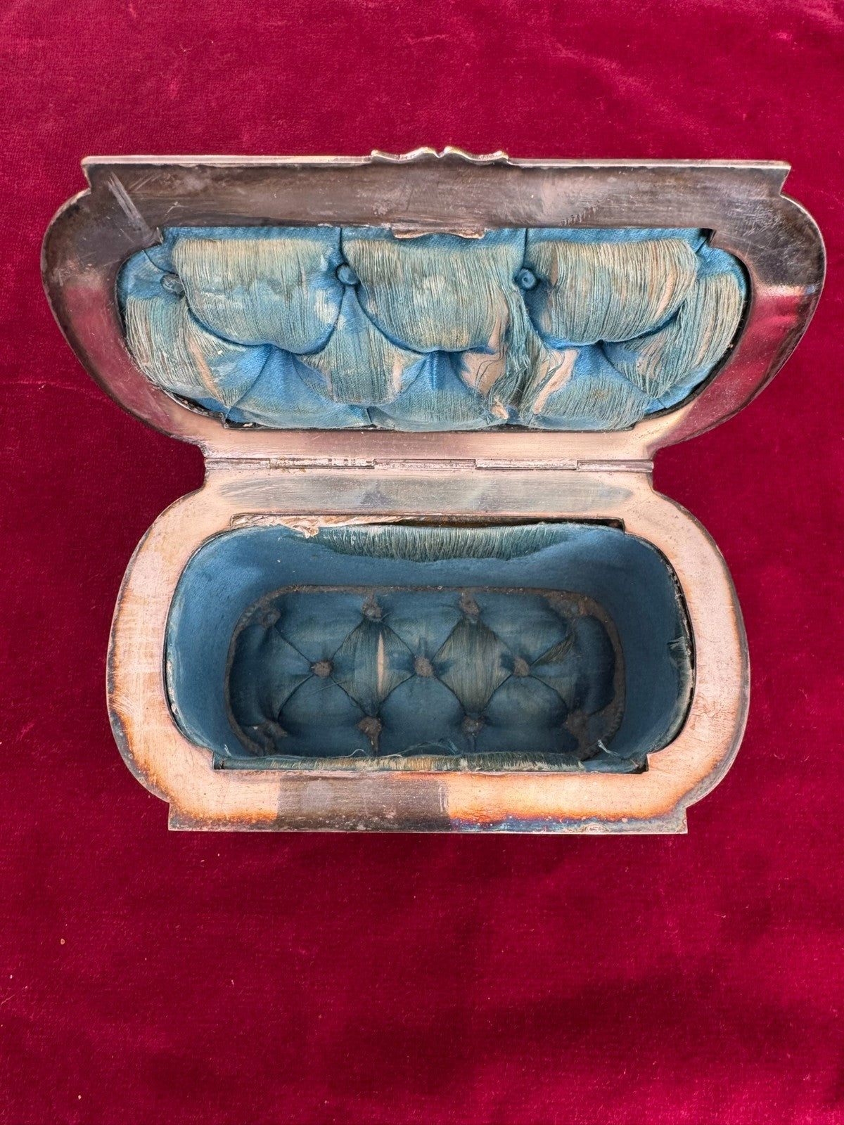 Antike Historismus Dose Schatulle mit Putti Metall versilbert