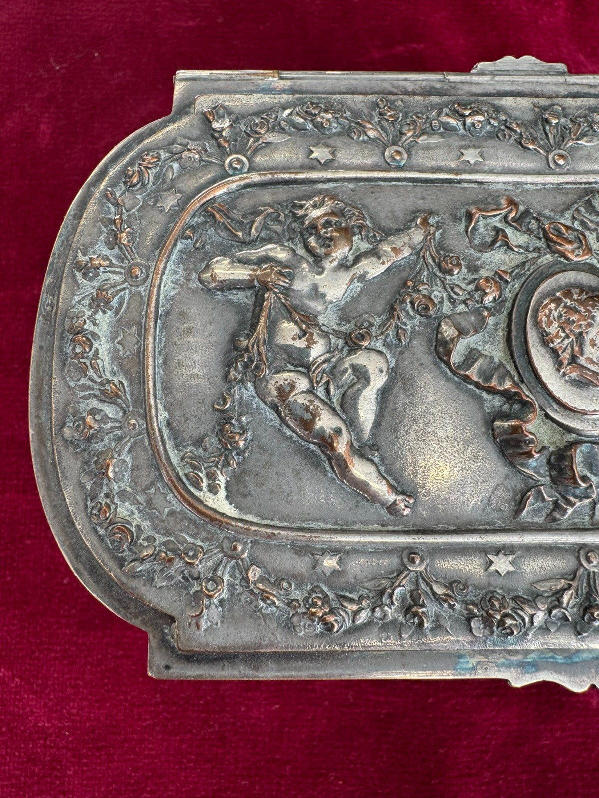 Antike Historismus Dose Schatulle mit Putti Metall versilbert