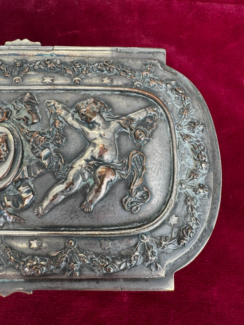 Antike Historismus Dose Schatulle mit Putti Metall versilbert