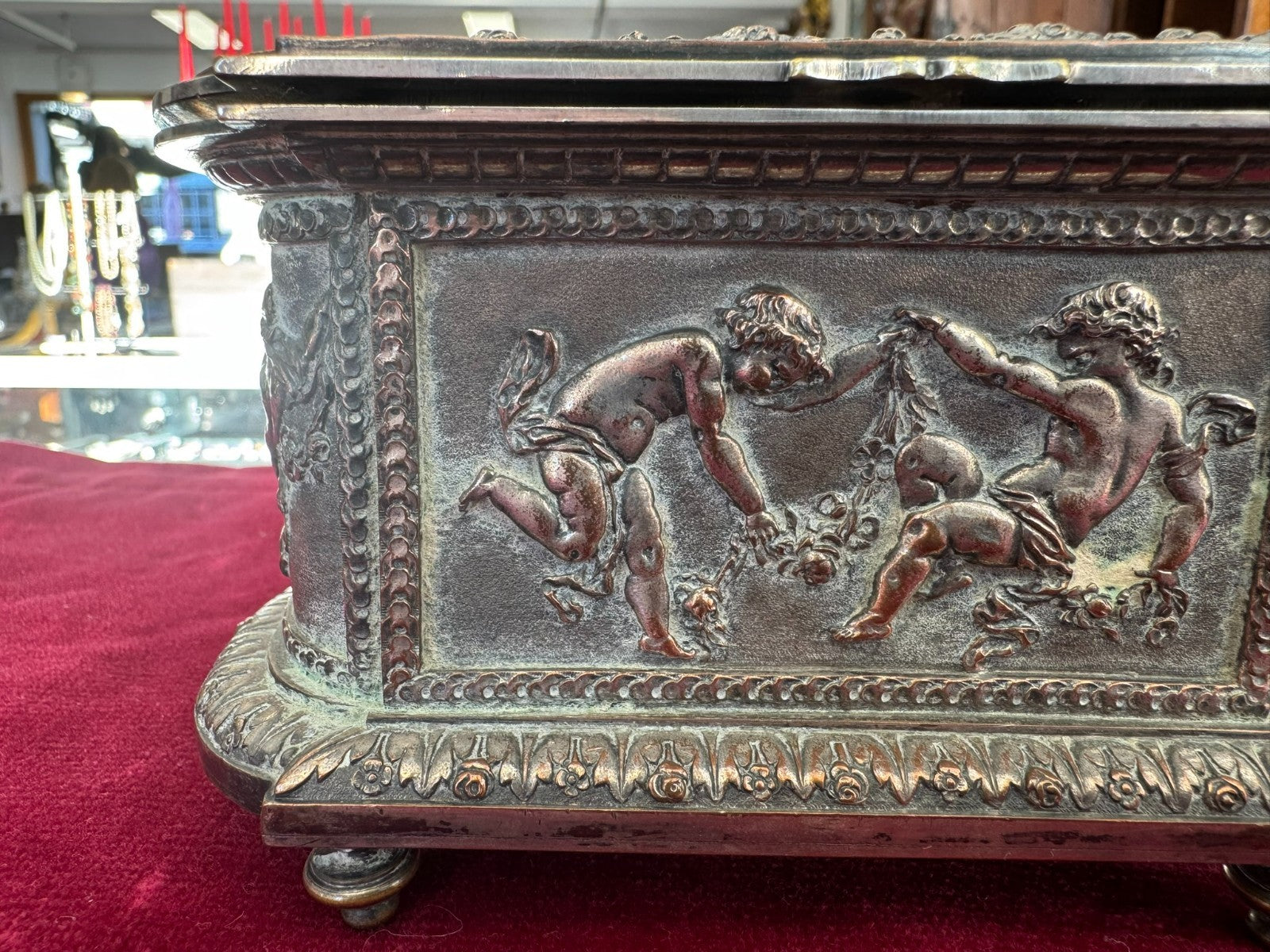 Antike Historismus Dose Schatulle mit Putti Metall versilbert