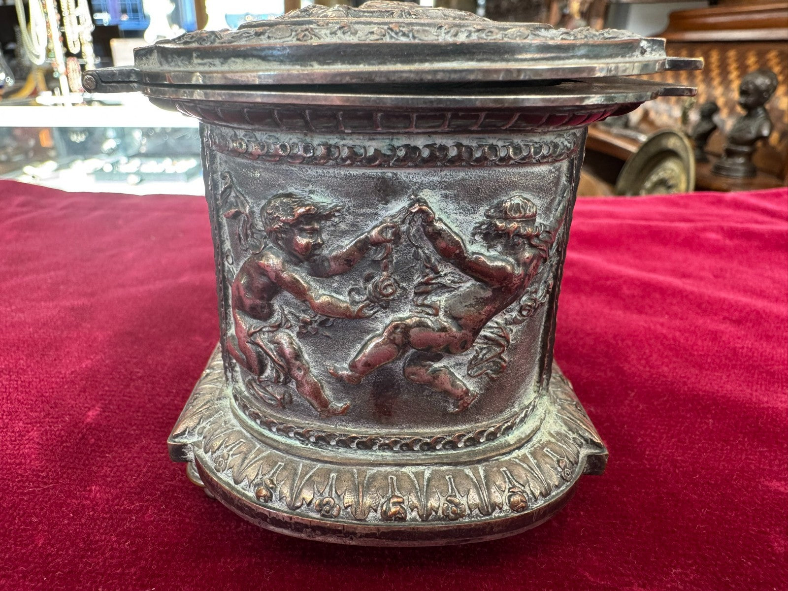 Antike Historismus Dose Schatulle mit Putti Metall versilbert