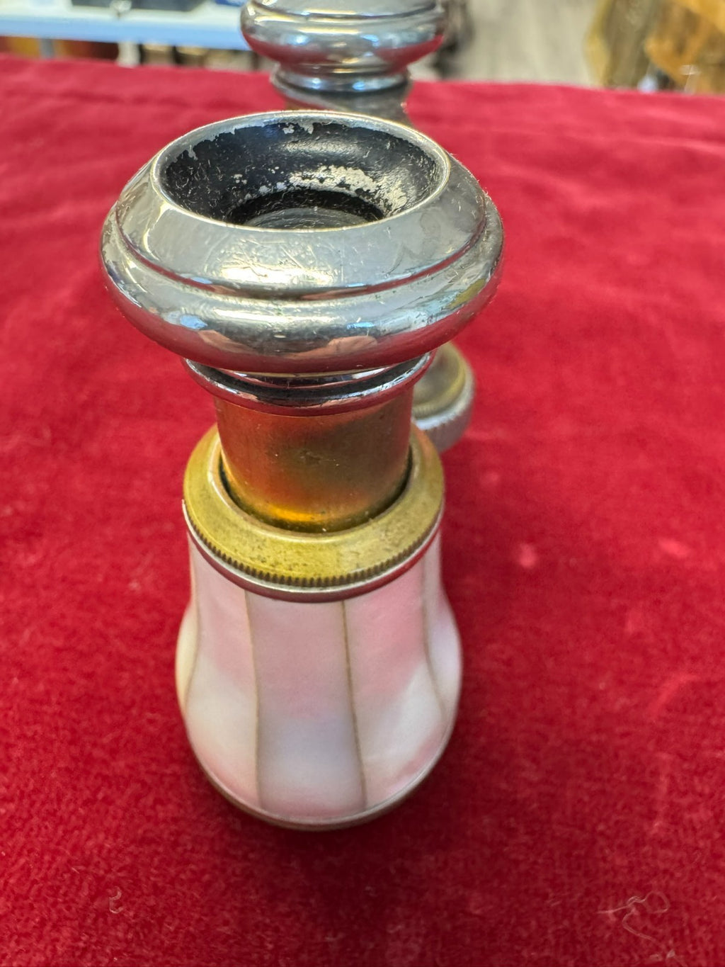 Antikes Fernglas Messing mit Perlmutt mit Tasche