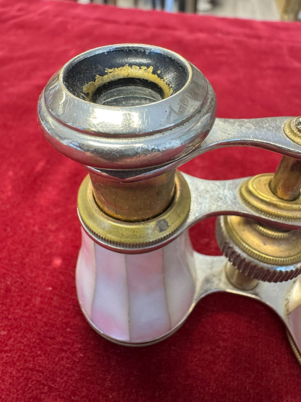Antikes Fernglas Messing mit Perlmutt mit Tasche