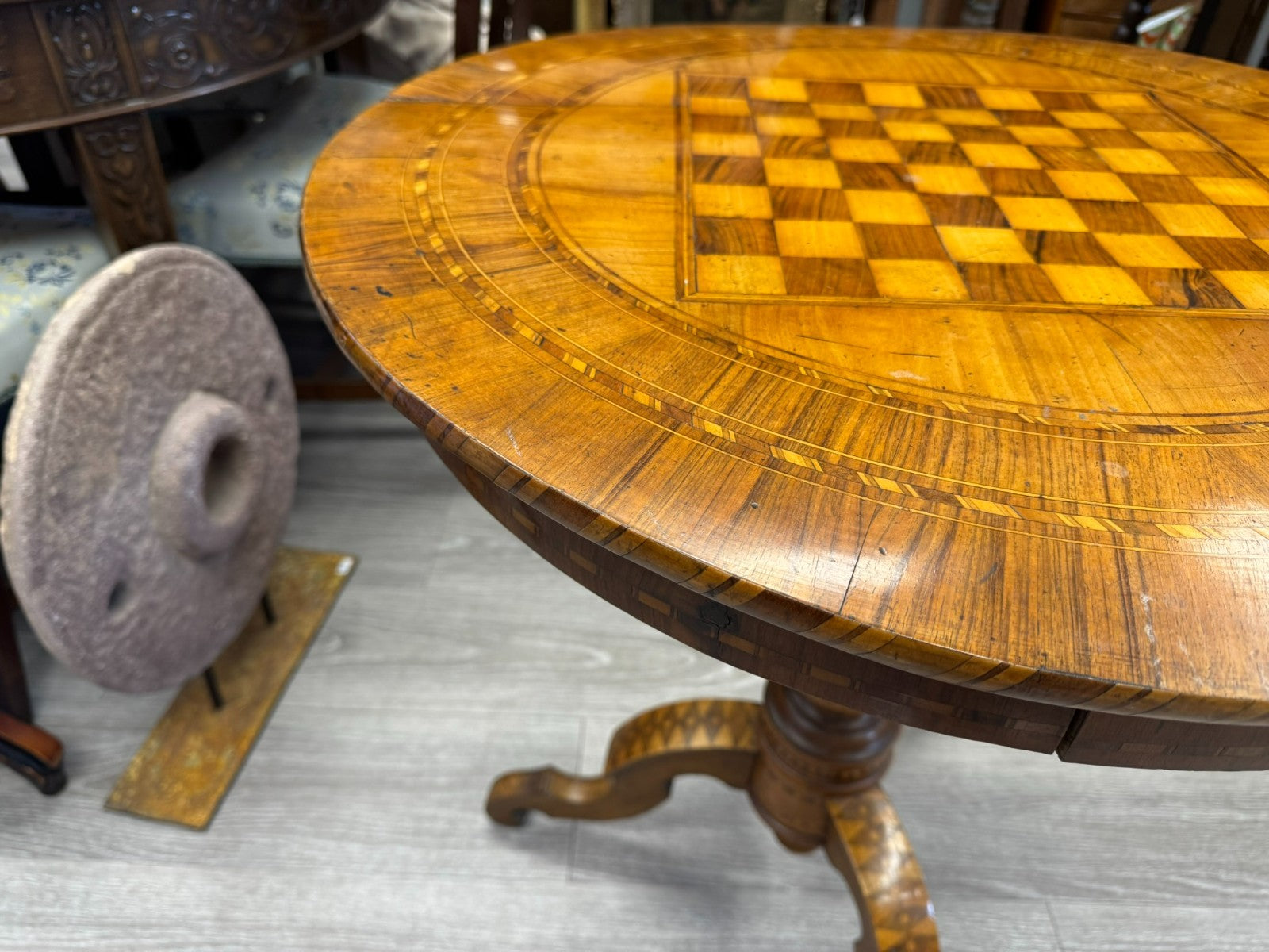 Antiker Beistelltisch Schachtisch Italien 19 tes Jhdt komplett Intarsiert