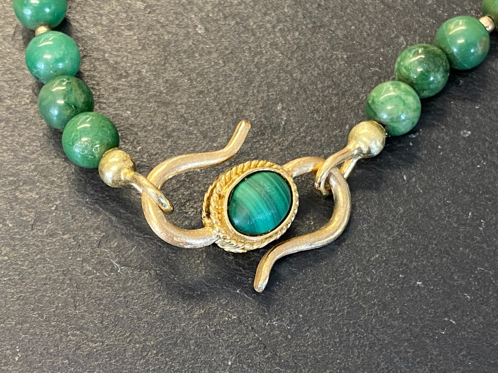 Collier aus Jade Verschluss aus Gold 14K 45,8cm