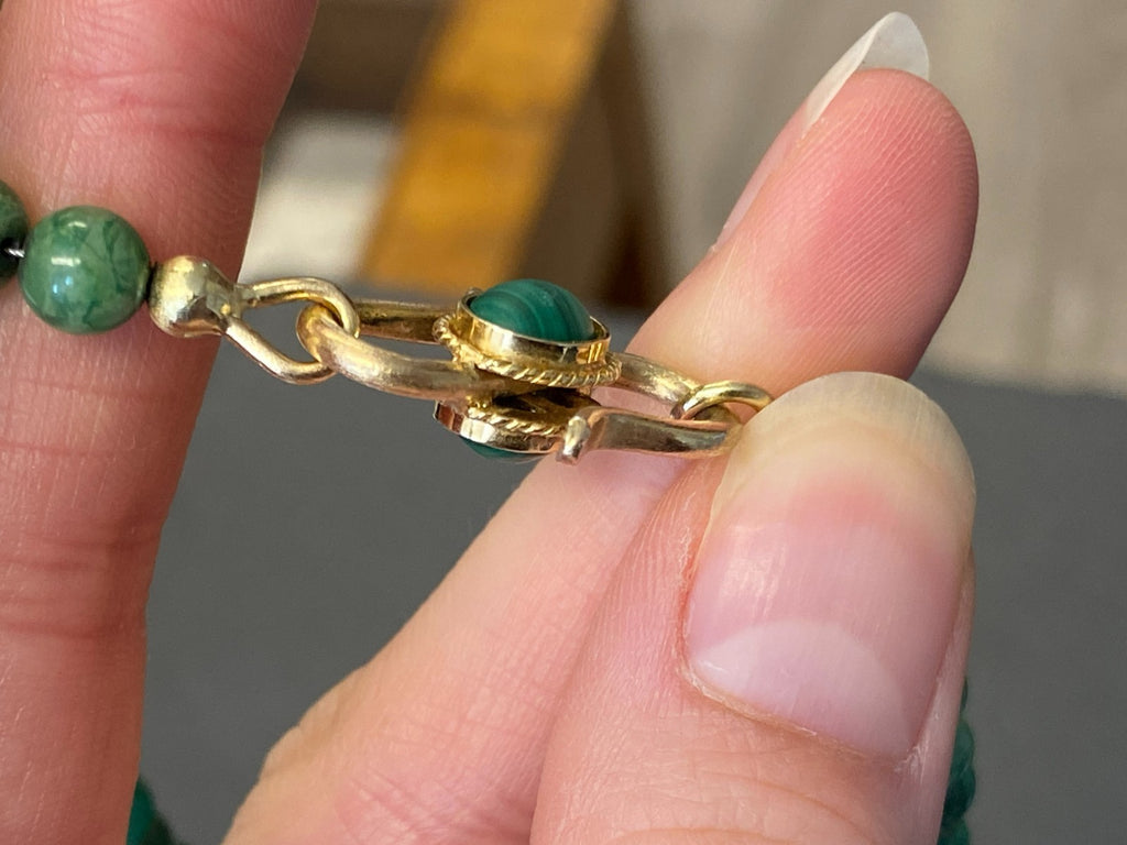 Collier aus Jade Verschluss aus Gold 14K 45,8cm