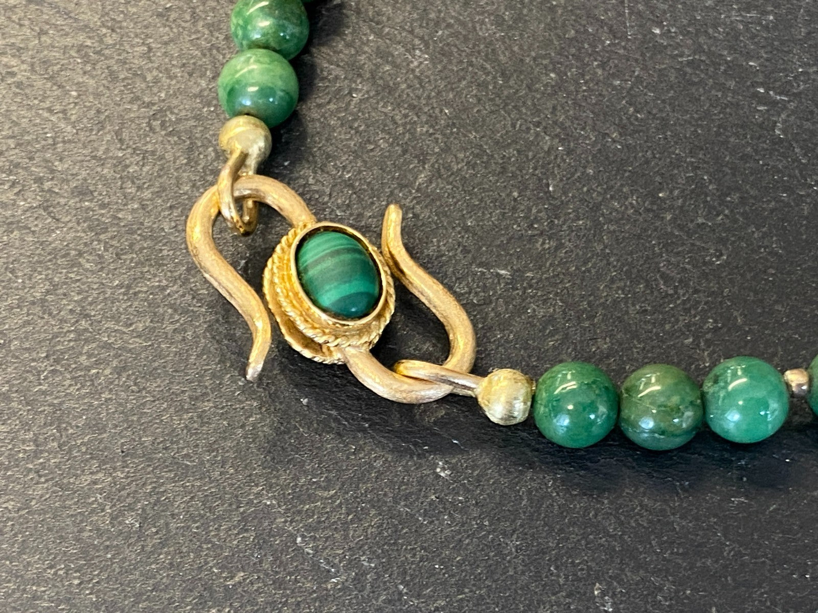 Collier aus Jade Verschluss aus Gold 14K 45,8cm