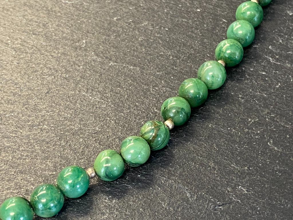 Collier aus Jade Verschluss aus Gold 14K 45,8cm