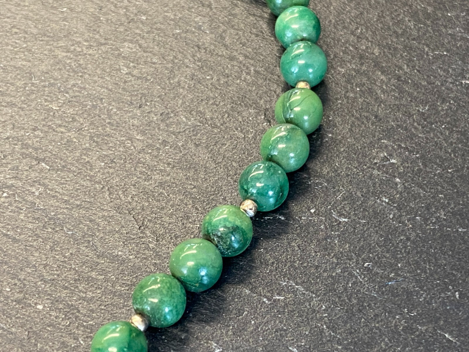 Collier aus Jade Verschluss aus Gold 14K 45,8cm