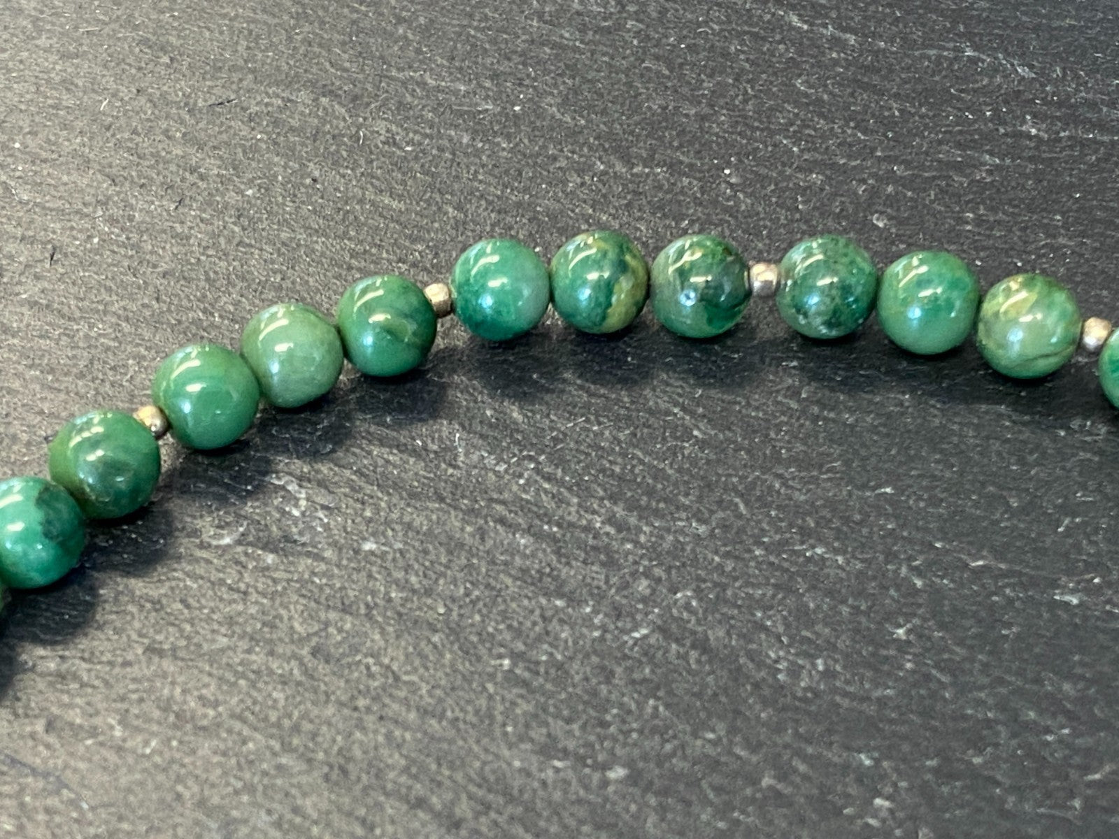 Collier aus Jade Verschluss aus Gold 14K 45,8cm