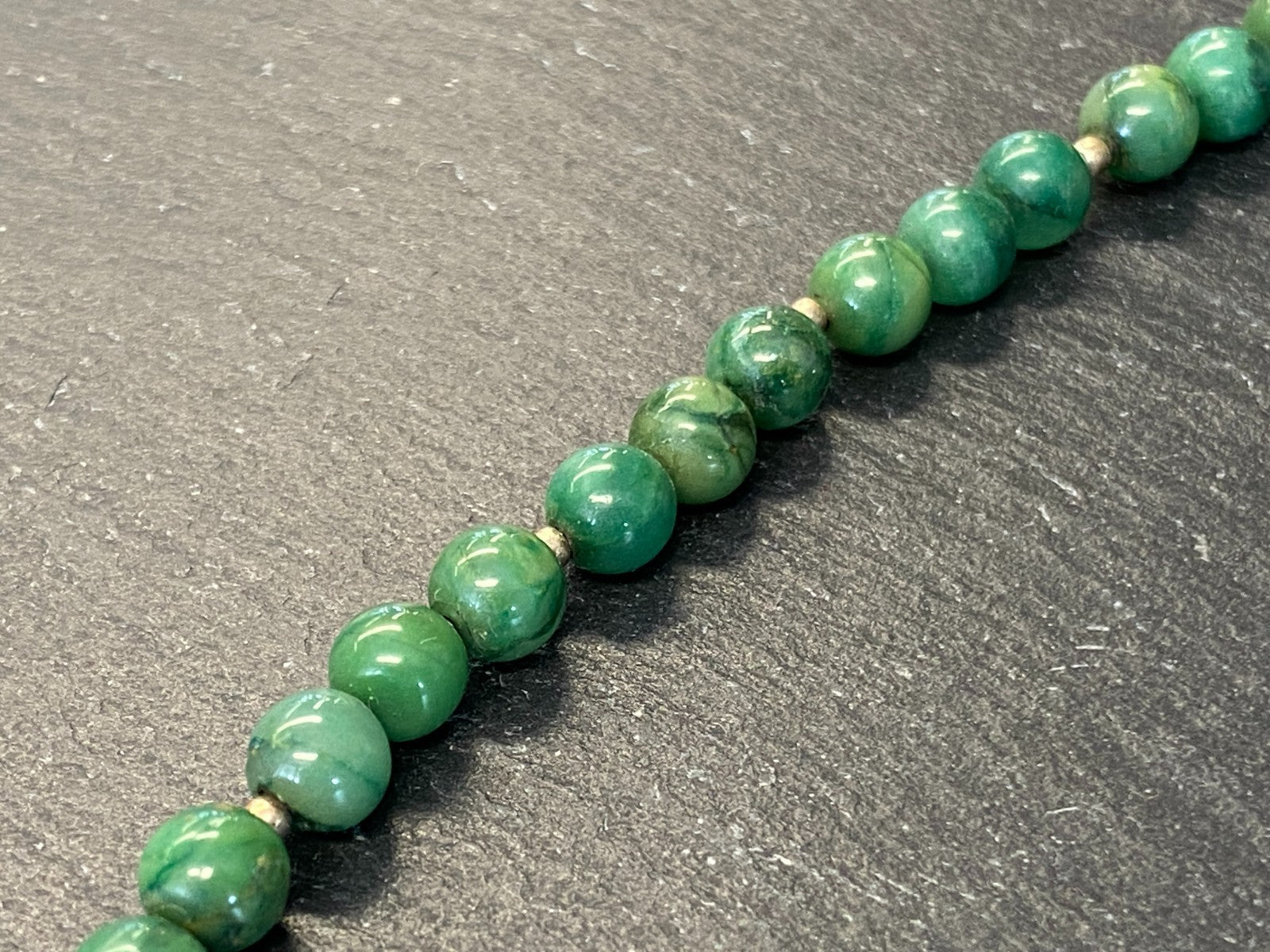 Collier aus Jade Verschluss aus Gold 14K 45,8cm