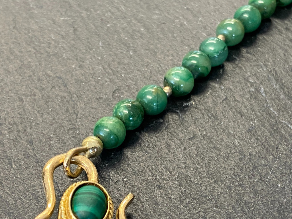 Collier aus Jade Verschluss aus Gold 14K 45,8cm