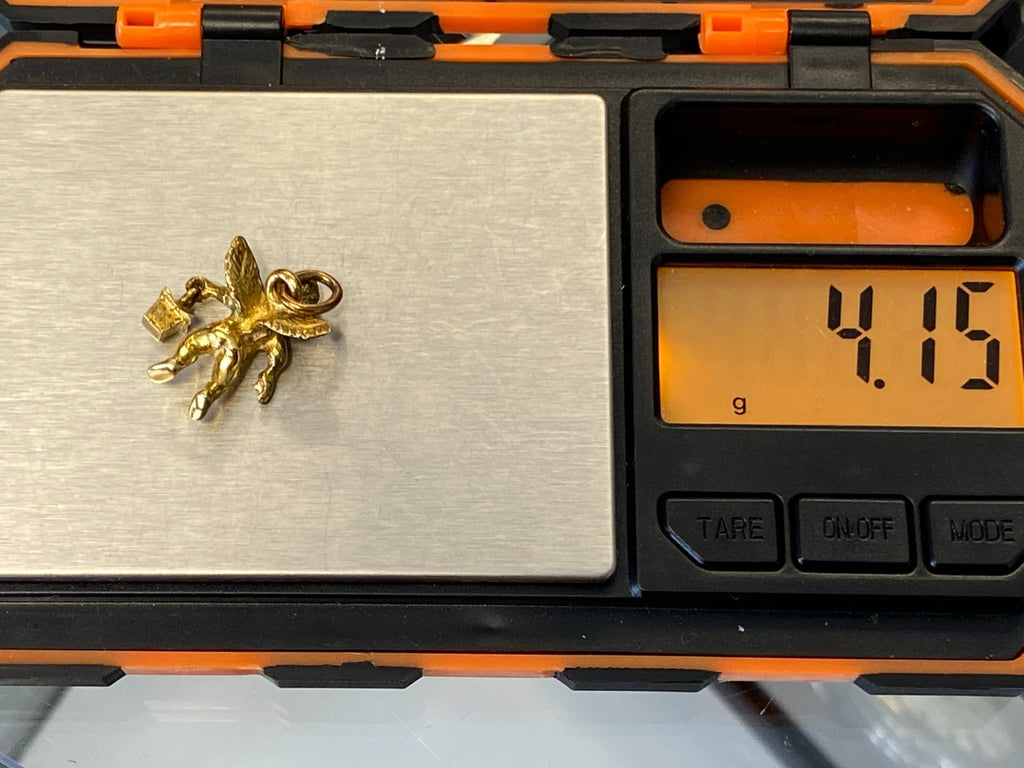 Anhänger Putti mit Laterne Metall vergoldet