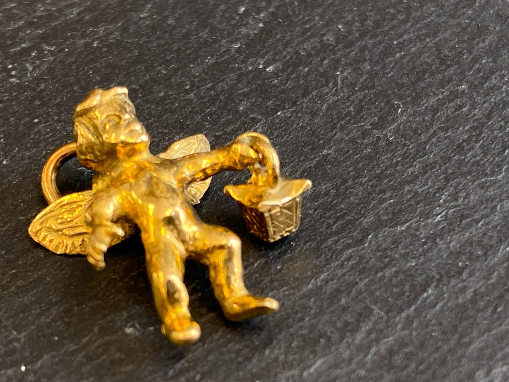 Anhänger Putti mit Laterne Metall vergoldet