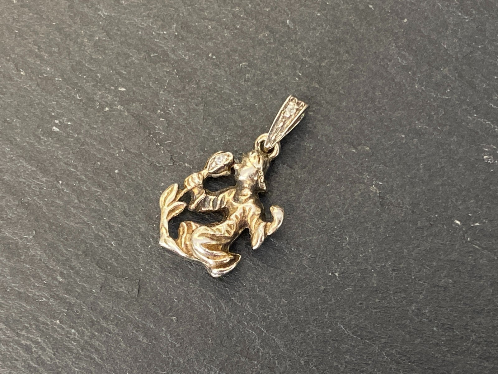 VINTAGE ANHÄNGER STERLING SILBER 925 MÄDCHEN MIT BLUME