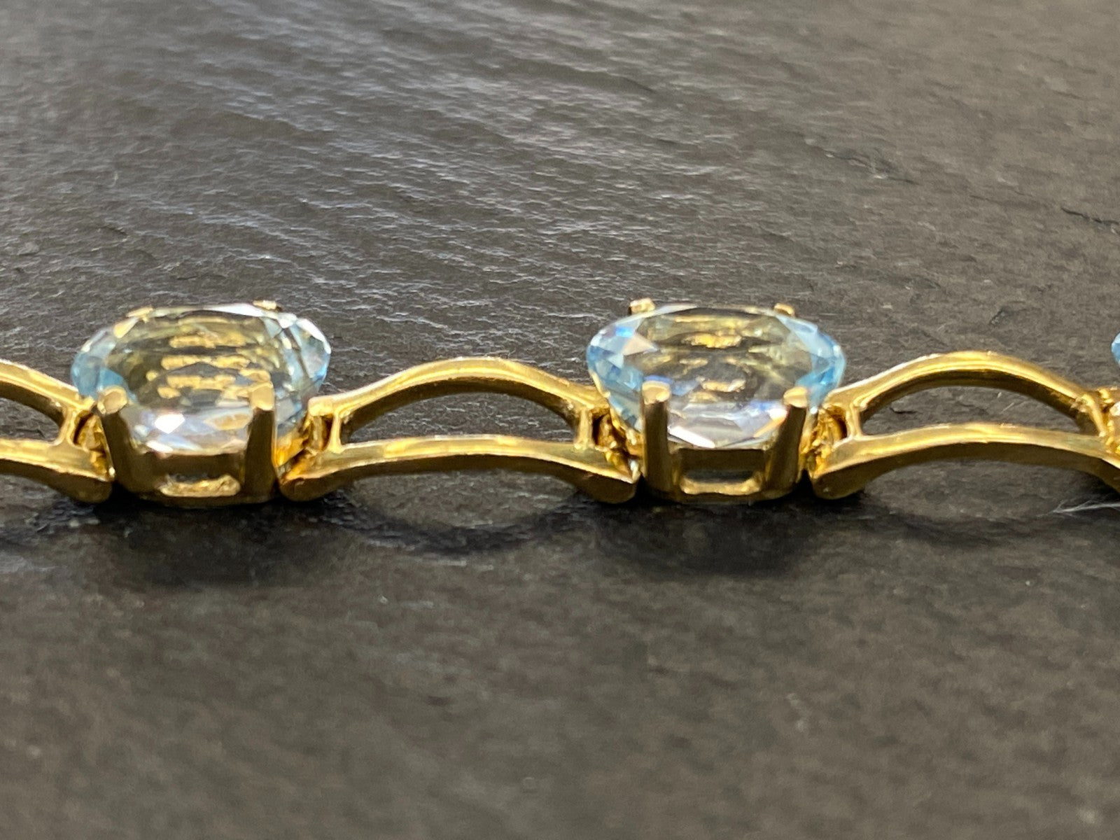 Elegantes Armband Gelbgold Gold 750 18K Aquamarine 10,21ct 18,8cm 13,3g