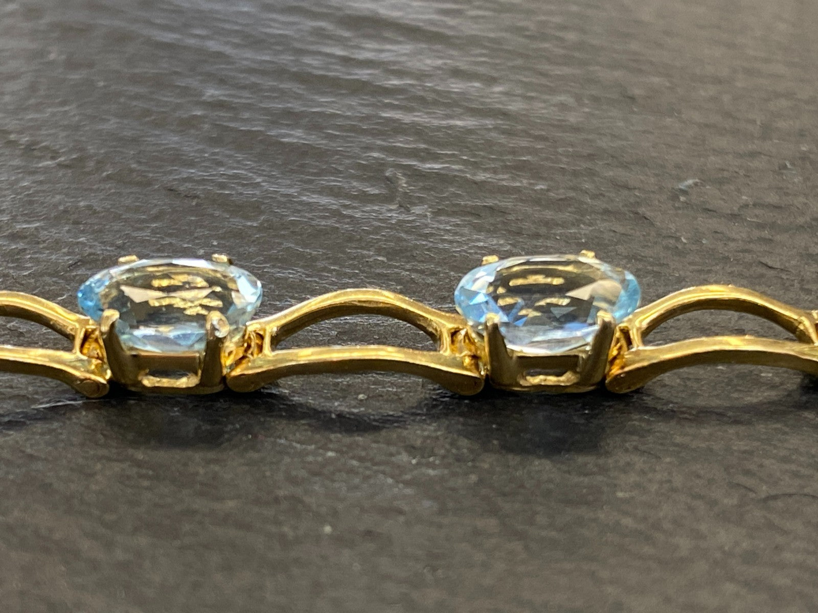 Elegantes Armband Gelbgold Gold 750 18K Aquamarine 10,21ct 18,8cm 13,3g