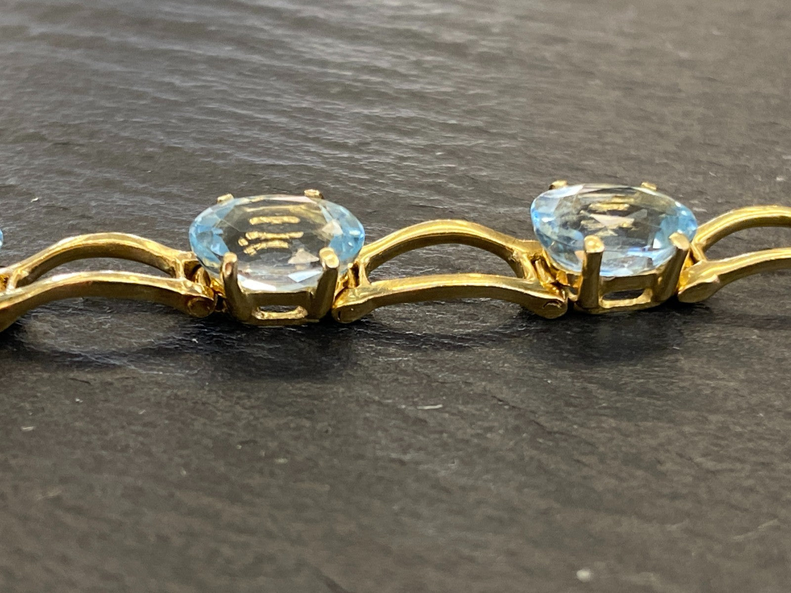 Elegantes Armband Gelbgold Gold 750 18K Aquamarine 10,21ct 18,8cm 13,3g