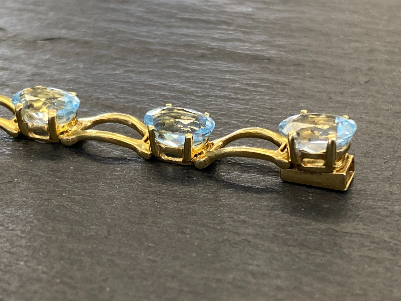 Elegantes Armband Gelbgold Gold 750 18K Aquamarine 10,21ct 18,8cm 13,3g