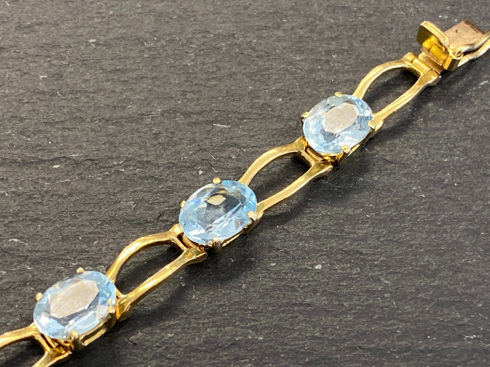 Elegantes Armband Gelbgold Gold 750 18K Aquamarine 10,21ct 18,8cm 13,3g