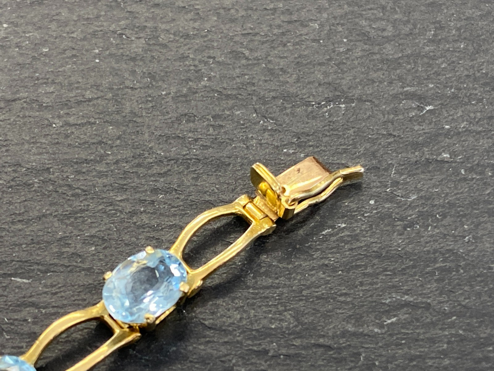 Elegantes Armband Gelbgold Gold 750 18K Aquamarine 10,21ct 18,8cm 13,3g