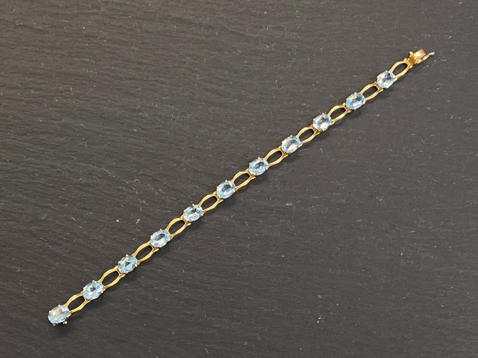 Elegantes Armband Gelbgold Gold 750 18K Aquamarine 10,21ct 18,8cm 13,3g