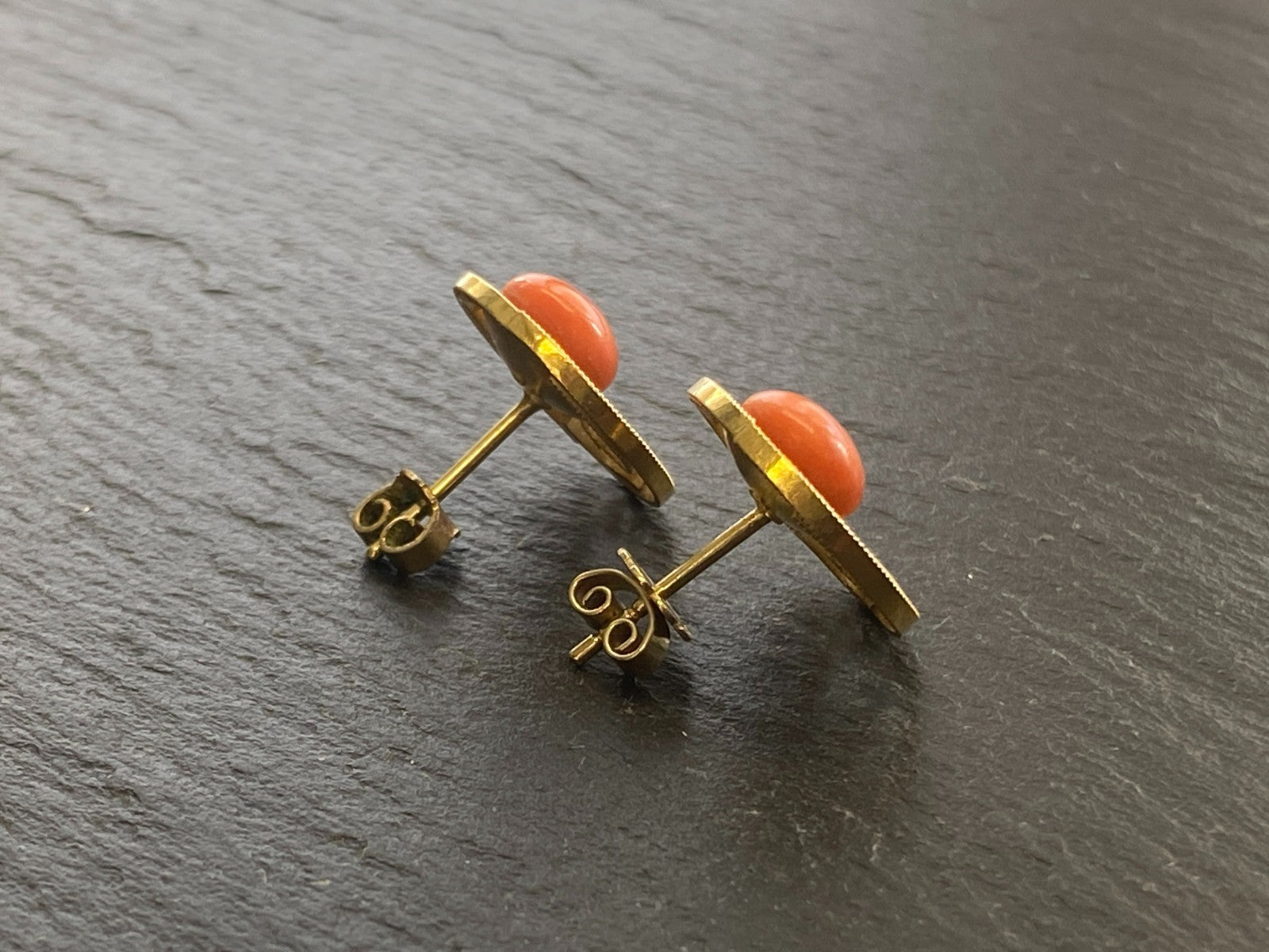 Vintage Ohrstecker aus Gold Gelbgold Koralle 5,22g