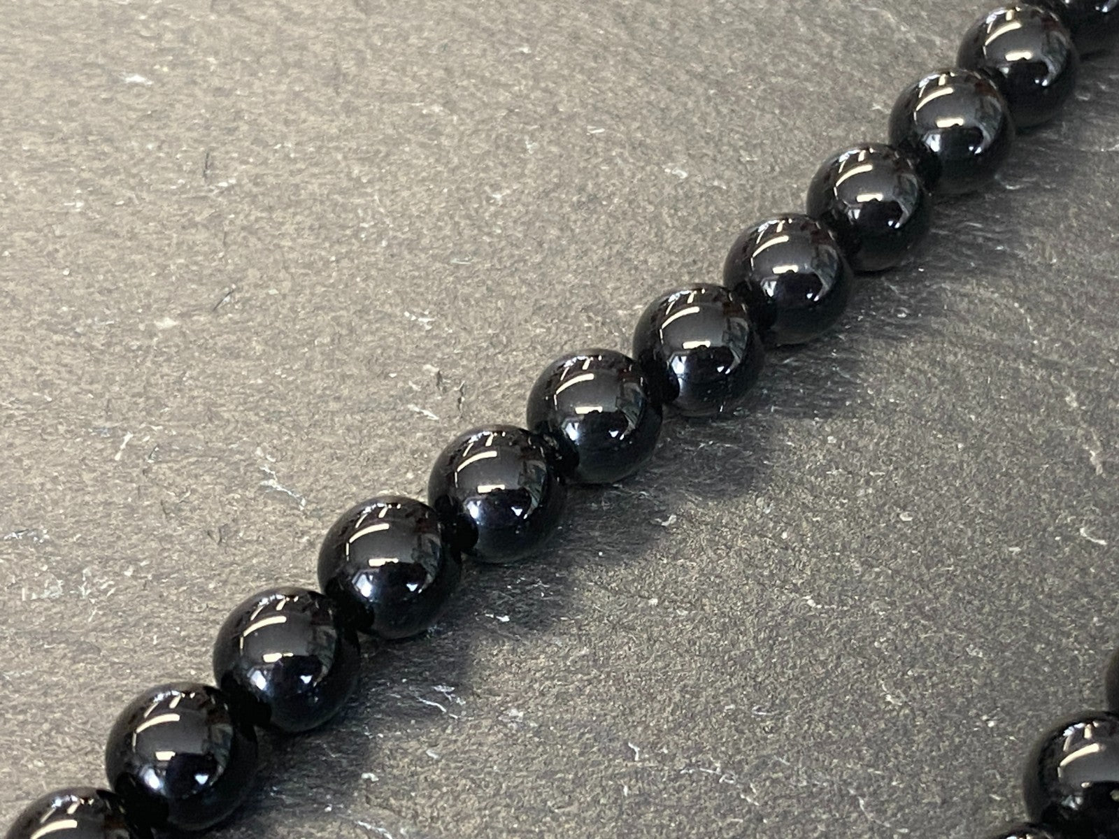 Extravagante Halskette Turmalin Onyx und Perlen Verschluss aus Gelbgold Gold 585