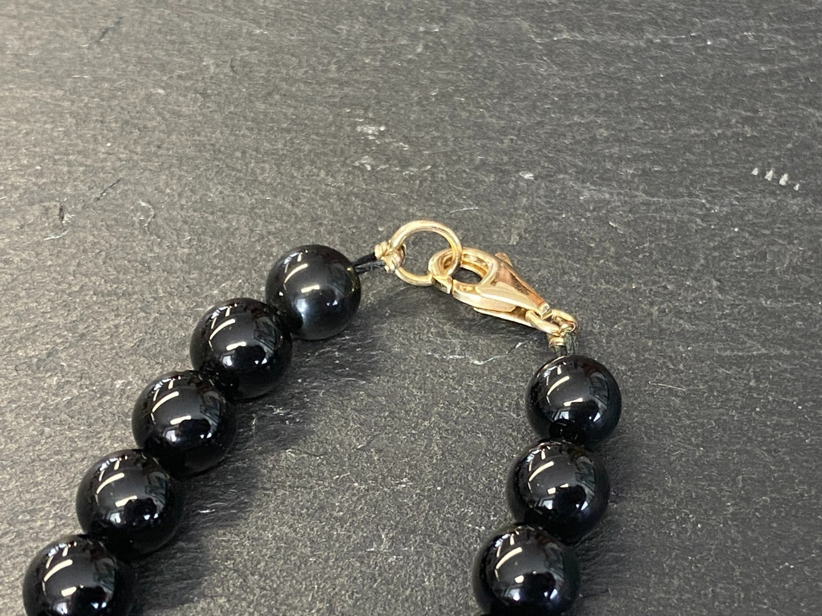 Extravagante Halskette Turmalin Onyx und Perlen Verschluss aus Gelbgold Gold 585